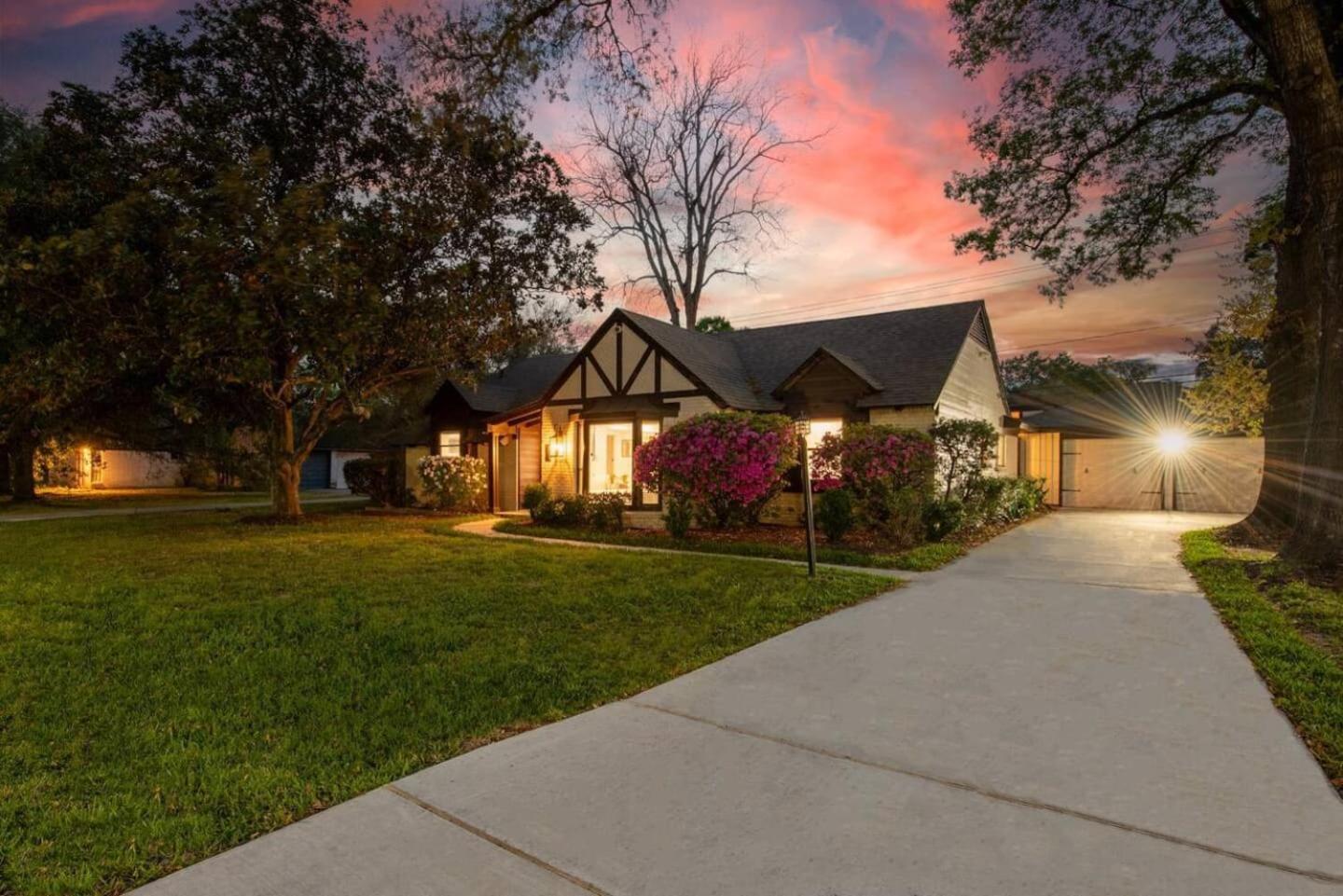 Western Oaks Retreat Houston Bagian luar foto